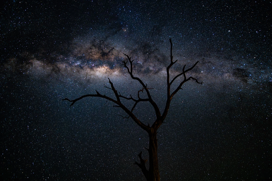 Cielo stellato nel deserto della Namibia, fotografia notturna